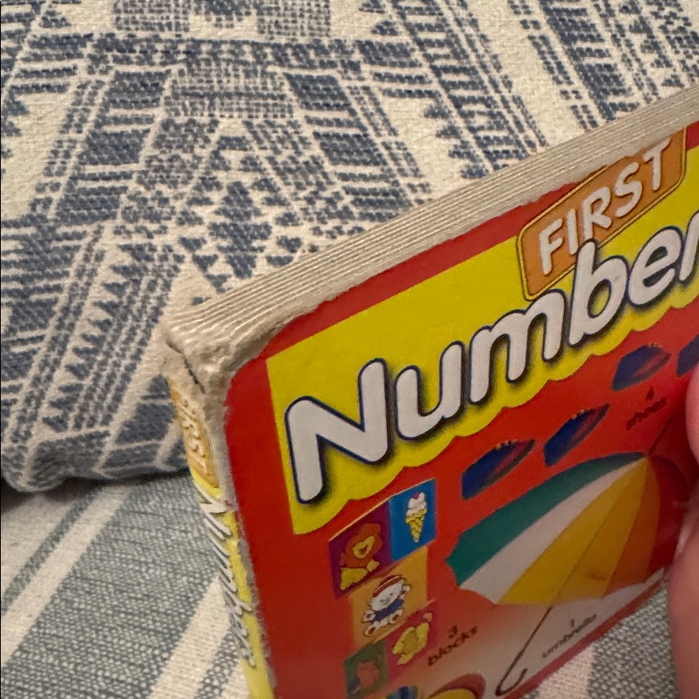 🏖️2/$5🏖️First Numbers Board book, 2012 - Picture 2 of 3